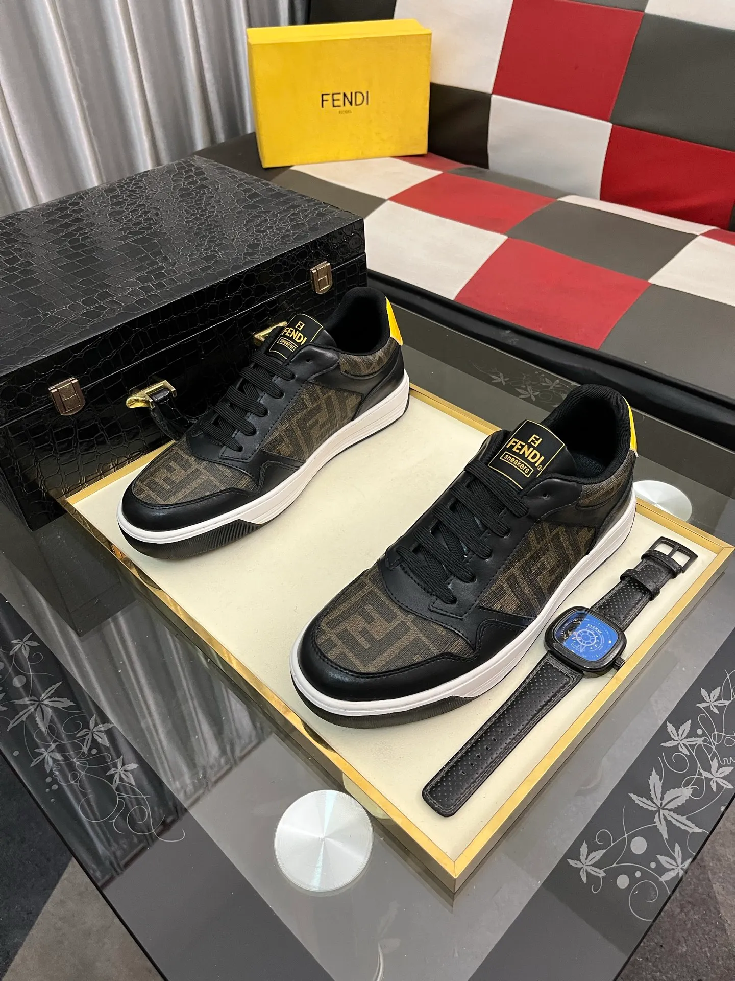 Men's Men's Shoes💰420⌚️⌚️[Fendi] Fendi's latest casual shoes for men! Available at counters simultaneously! A one-to-one replica of the original. Made entirely of imported top-grain calfskin, the interior is made of top-grain water-dyed cowhide, and the original factory-supplied rubber outsole. Leading new fashion concepts. Matching code: 38-443️⃣Colors available